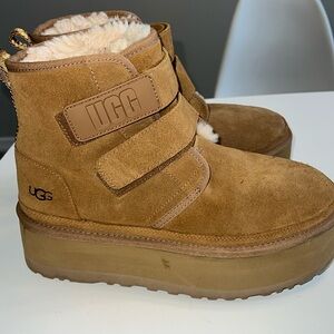 Like New Ugg platform Boots